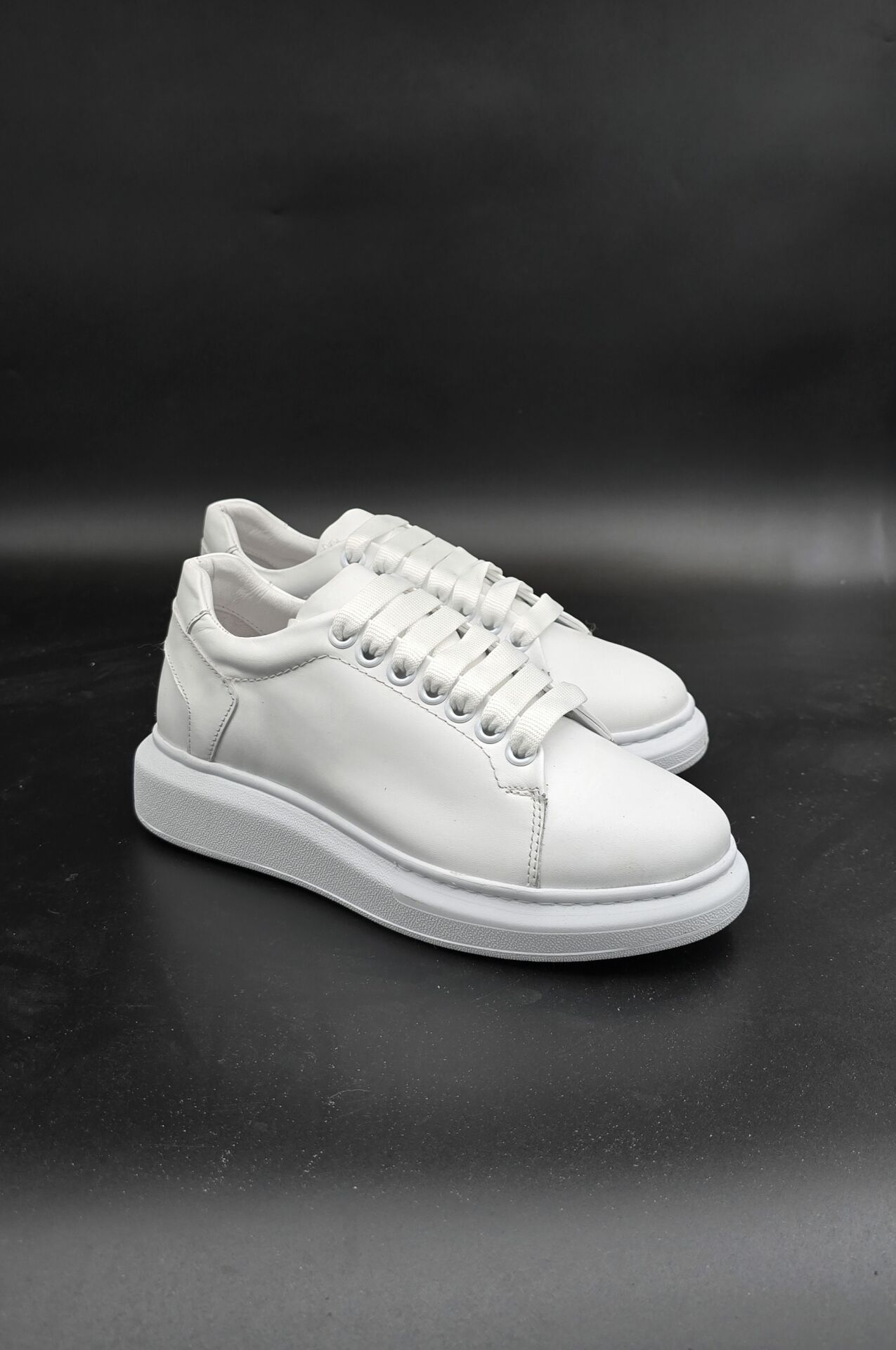 511 BEYAZ GİZLİ TOPUKLU BOYU UZATAN AYAKKABI